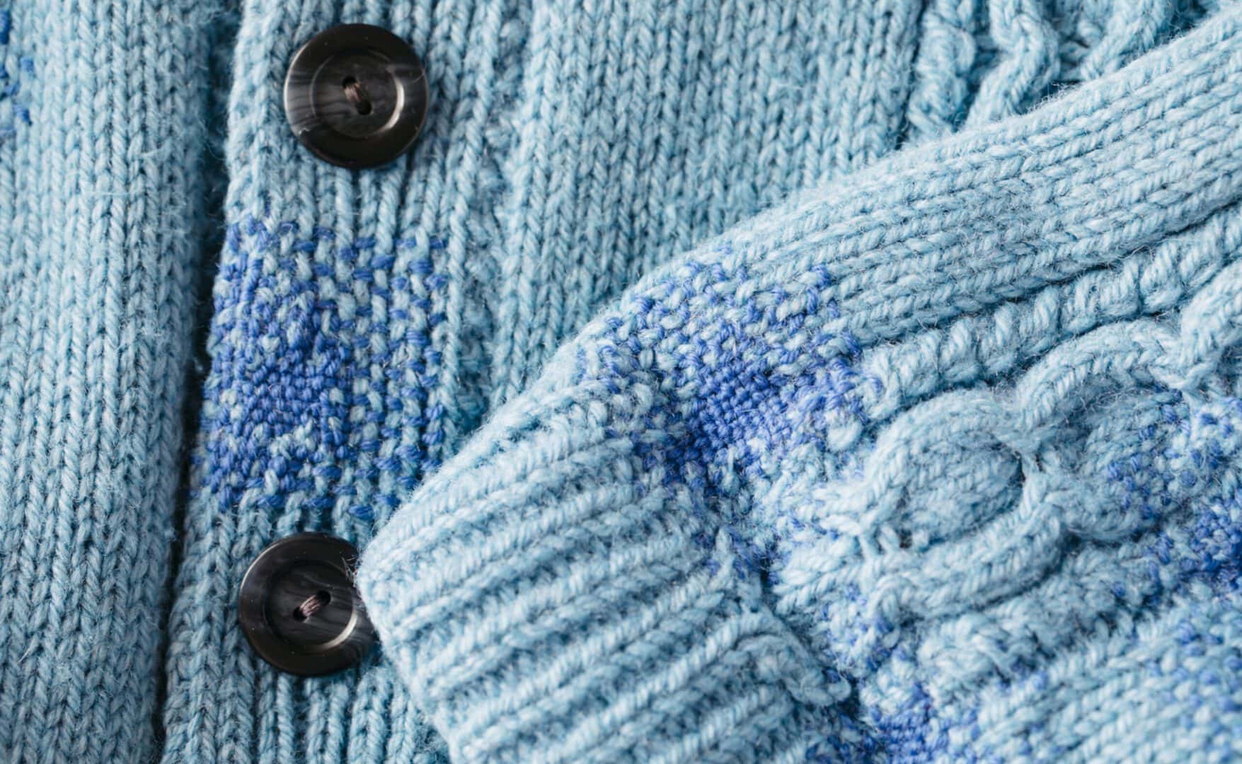 Blue knitted cardigan with buttons.